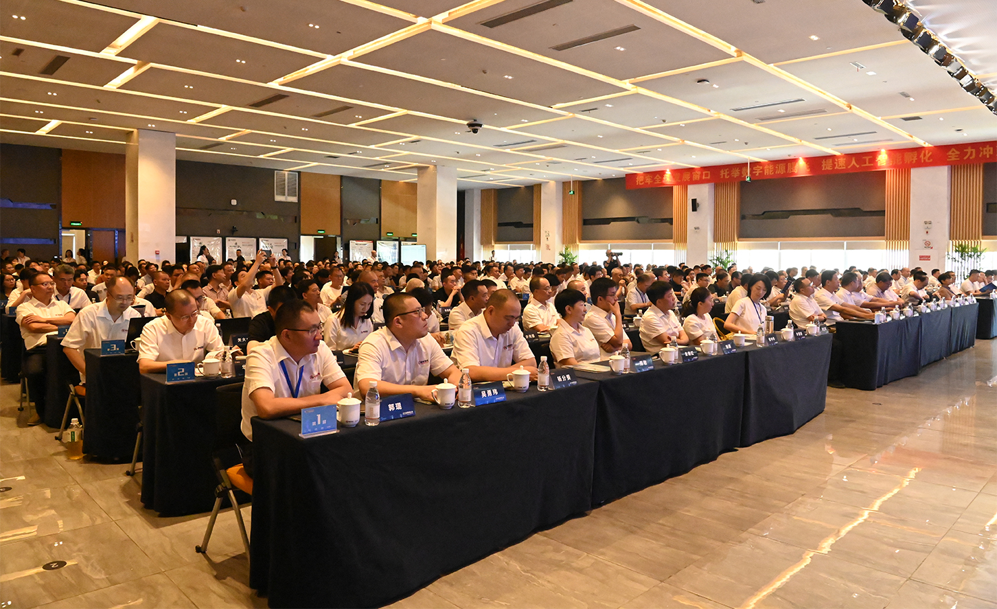 踔厲奮發(fā)四曲線，乘風破浪十五五——銀輪股份2025年度戰(zhàn)略研討會綜述